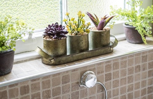 Comely Bank Apartment | Spacious Ground floor 2 bed apt, in trendy area.