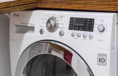 Comely Bank Apartment | Spacious Ground floor 2 bed apt, in trendy area.