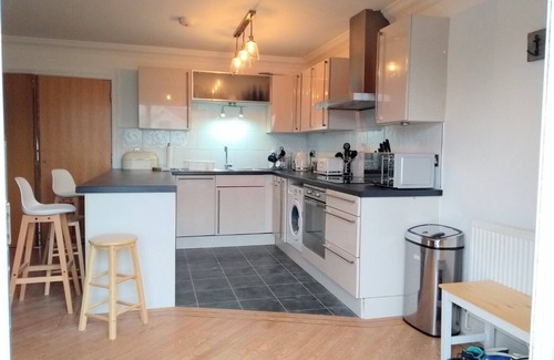 Edern Apartment | Spacious ground floor apartment, close to the beach and golf course.