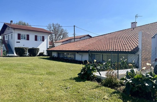 Cambo-les-Bains Apartment | Spacious Ground Floor Apartment in Cambo-les-Bains with Garden, BBQ, and Parking