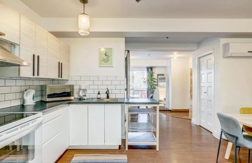 Plateau Mont Royal Apartment | Spacious Group Haven Near Trendy St Laurent