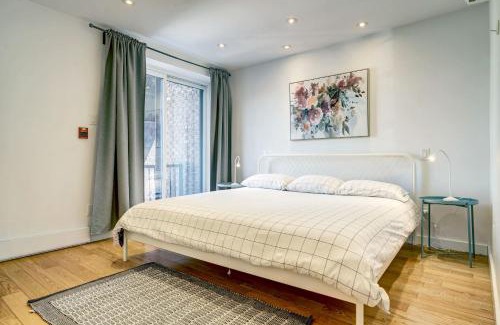Plateau Mont Royal Apartment | Spacious Group Haven Near Trendy St Laurent
