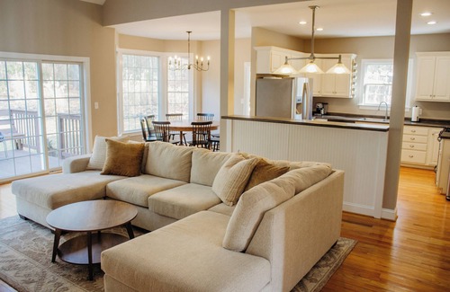Ruckersville House | Spacious Group Stay-Pond Retreat, Fishing & Wineries Near Cville & SNP