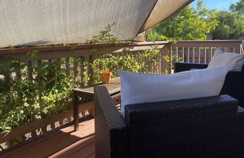 Cottonwood-Verde Village House | Spacious guest suite w/sundeck and fenced yard for dog