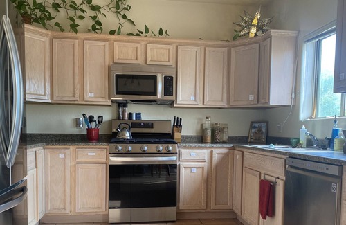 Cottonwood-Verde Village House | Spacious guest suite w/sundeck and fenced yard for dog