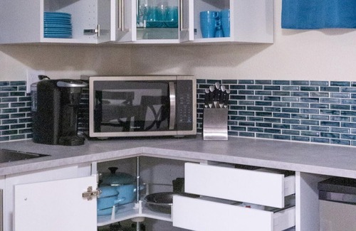 Columbine Apartment | Spacious Guest Suite with Private Entrance, Hot tub, 2 Bedrooms, 1 Bath