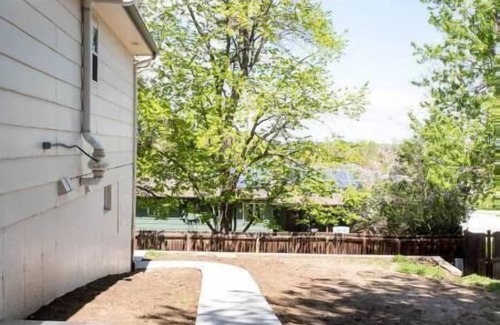Highlands House | Spacious guest suite w/private entry