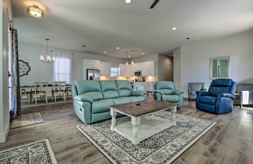 Gulfport Cottage | Spacious Gulfport Home - Walk to Beach!