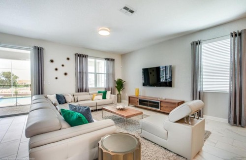 Davenport House | Spacious Haven for Large Families in Champion Gates Resort