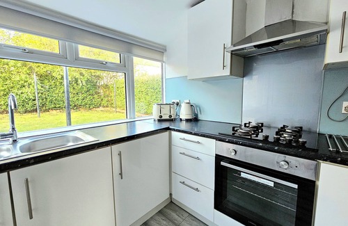 Rutherglen House | Spacious Haven with Free Parking