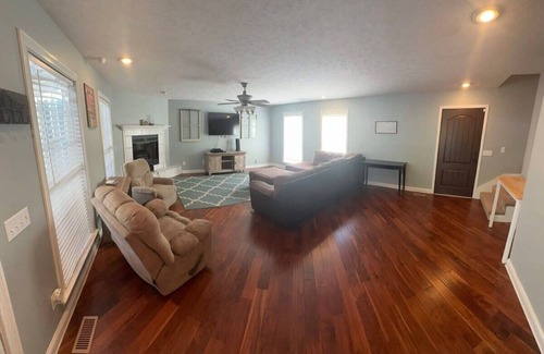 Hendersonville House | Spacious Hendersonville Home – Sleeps 7, Prime Location!