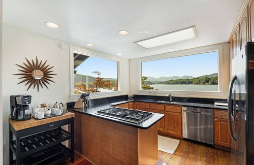 Hiawassee House | Spacious Hiawassee Lake House