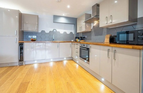 Pontcanna Condo | Spacious High Spec Flat near Cardiff City Centre