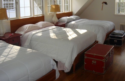 Woodstock House | Spacious Hilltop Home with Expansive Views and 5 min Walk to Town