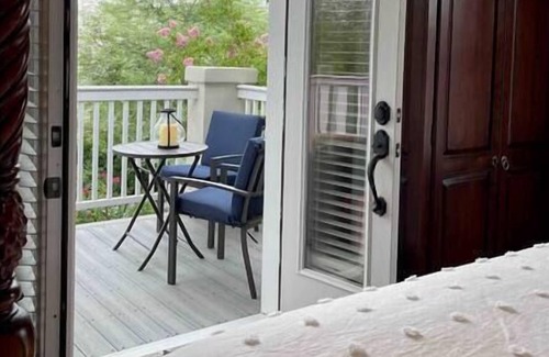 West University Apartment | Spacious Historic 3 bedroom 2 bath w/balconies