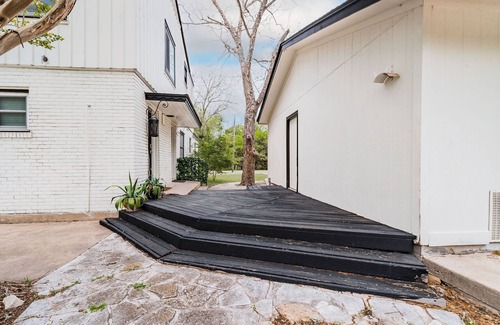 Lockhart House | Spacious Historic Home Near Downtown Lockhart