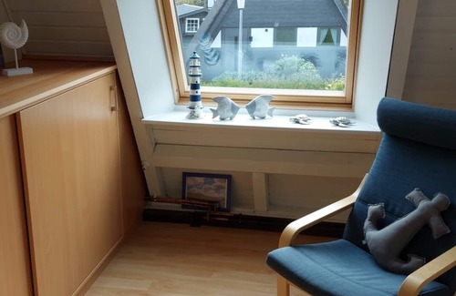 Nordseebad Burhave House | Spacious holiday home, close to the beach, WiFi, pets welcome, quiet residential area