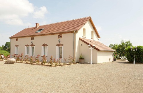 Louroux-Hodement Cottage | Spacious house with private pool and garden in Haut-Bocage