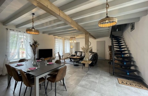 Louroux-Hodement Cottage | Spacious house with private pool and garden in Haut-Bocage