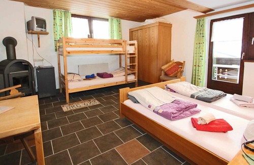 Huben Ski Chalet | Spacious Holiday Home in Solden with Sauna