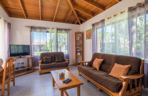 Icod de los Vinos House | Spacious Holiday Apartment El Mango with Mountain View, Wi-Fi, Terrace, Garden, Pool & Whirlpool; Parking Available, Pets Allowed