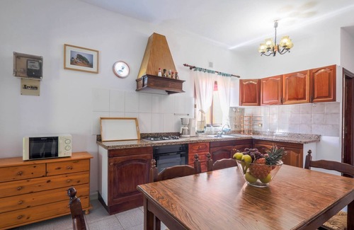 Icod de los Vinos House | Spacious Holiday Apartment El Mango with Mountain View, Wi-Fi, Terrace, Garden, Pool & Whirlpool; Parking Available, Pets Allowed