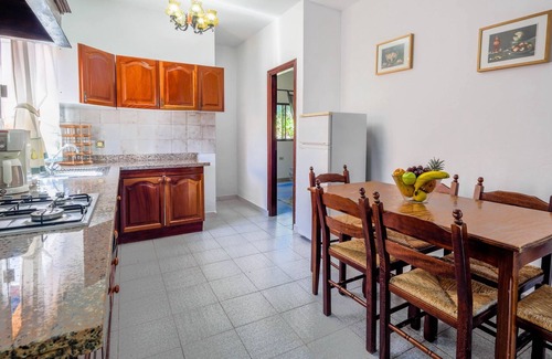 Icod de los Vinos House | Spacious Holiday Apartment El Mango with Mountain View, Wi-Fi, Terrace, Garden, Pool & Whirlpool; Parking Available, Pets Allowed