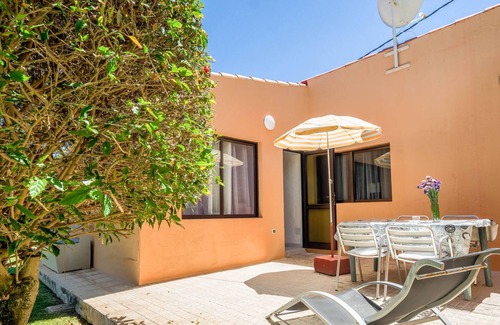 Icod de los Vinos House | Spacious Holiday Apartment El Mango with Mountain View, Wi-Fi, Terrace, Garden, Pool & Whirlpool; Parking Available, Pets Allowed