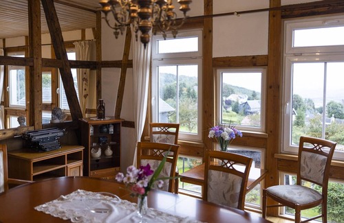 Sonneberg Apartment | Spacious holiday apartment with a wide view of the Coburg-Rennsteig region