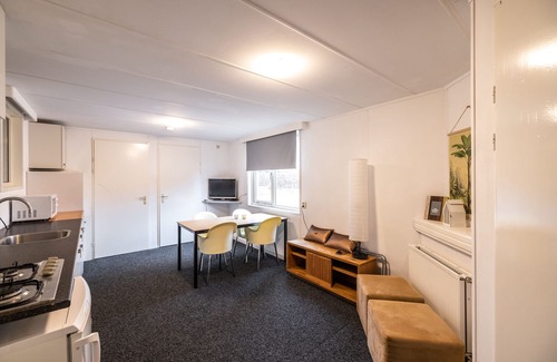 Linde House | Spacious holiday bungalow "Roy" in wooded and quiet area (12 p)