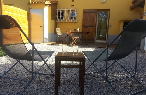 Thuir Apartment | Spacious holiday cottage and garden in the country