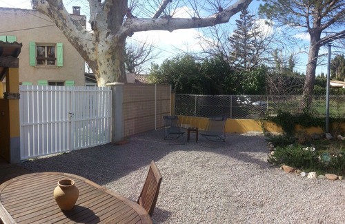 Thuir Apartment | Spacious holiday cottage and garden in the country