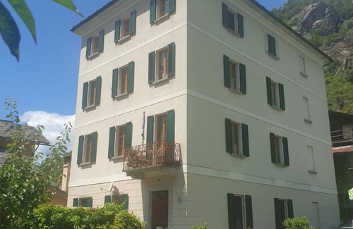 Castasegna Apartment | Spacious holiday flat