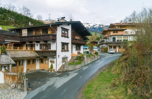 Kitzbuehel Apartment | Spacious holiday flat, 2.2 km to the ski lift