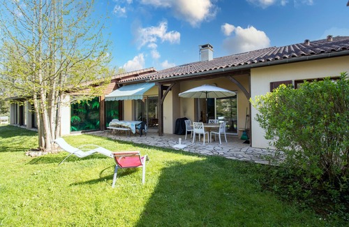 Cherveix-Cubas Villa | Spacious holiday home with indoor pool, jacuzzi and sauna in Cherveix-Cubas