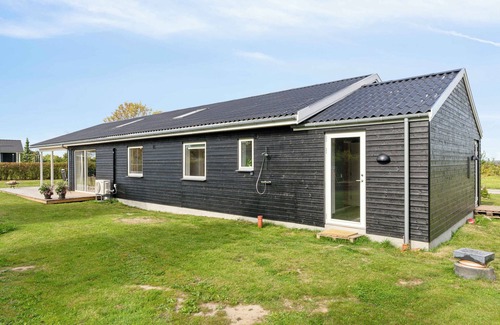 Bog By House | Spacious holiday home on Bogø