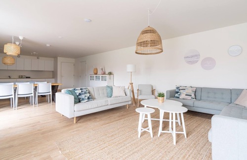 Nes House | Spacious holiday home in Nes with garden