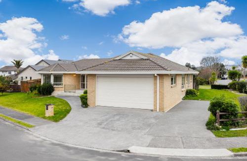 Papakura House | Spacious Holiday Home in a Superb Location