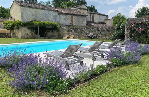 Espiet House | Spacious holiday home with a pool & private garden.