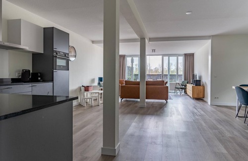 Offingawier House | Spacious holiday home with harbor view