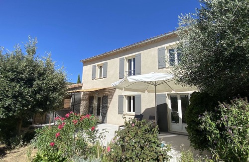 Entrechaux House | Spacious holidayhouse with terrace and Mont Ventoux view
