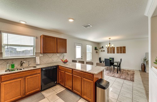 Southside House | Spacious Home 11 Mi to San Antonio River Walk