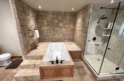 Pinedale Apartment | Spacious Home 2 king beds bedrooms 2 bathrooms nHome entertainment pool table.