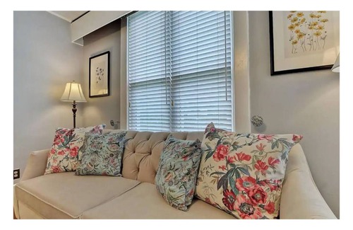 Near Northside House | Spacious Home 5BR! Cozy and Bright Home!