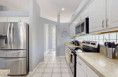 Sunset Lakes House | Spacious home 6 miles from disney, private pool and game room