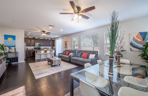 Vista House | Spacious Home 7mi to Beach, King Bed, Spa, Firepit, Games, Perfect for Groups