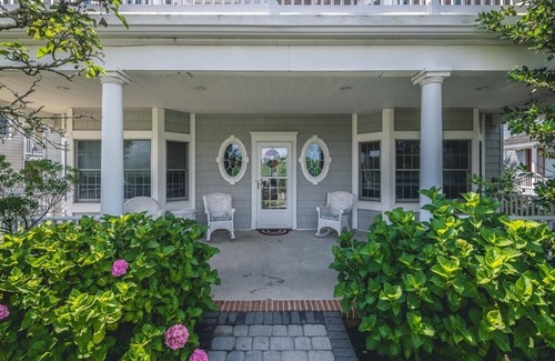 Admiral Estates House | Spacious Home Close to Beach