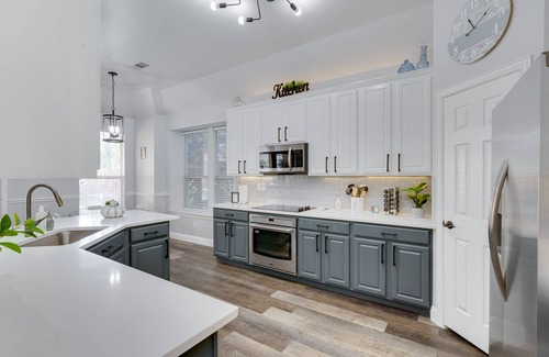 South Arlington House | "Spacious Home for a group of 12, Your family Getaway"