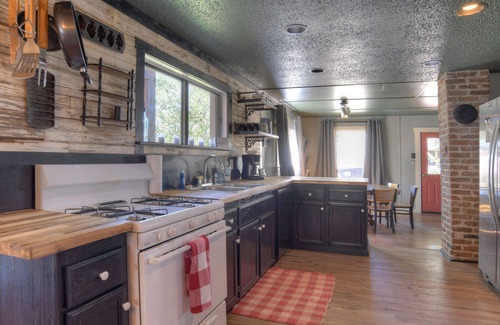 Creede House | Spacious Home-Ideal Location to Downtown Creede-Pets Welcome-Fire Pit
