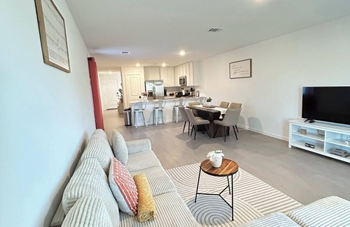 Angleton House | Spacious home in Angleton with 3 bedrooms, 2 bathrooms perfect for families